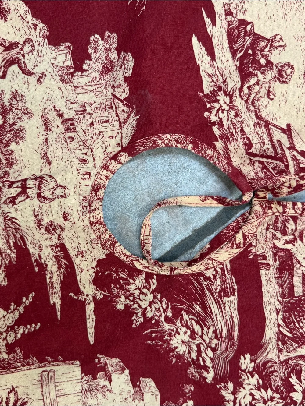 Christmas Tree Skirt Colonial Country Scene Red and Cream 50” Vintage